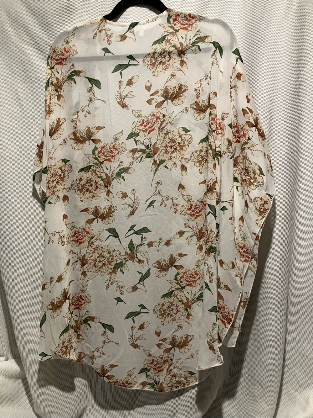 Emory Park Floral Top in White, Green, Tan - Picture 10 of 10